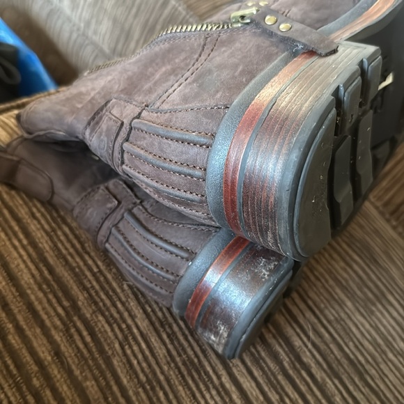 Ugg Australia Alston Zipper Buckle Suede Boots - Picture 7 of 12